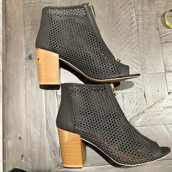 Qupid Shoes - Mesh Zipper Back Peep Toe Chunky Heeled Sandal Boots